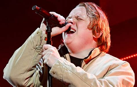 Lewis Capaldi Konsertti: Skotlannin Kuuluisimman Lauluntekijän Musiikkijuhla Helsingissä!